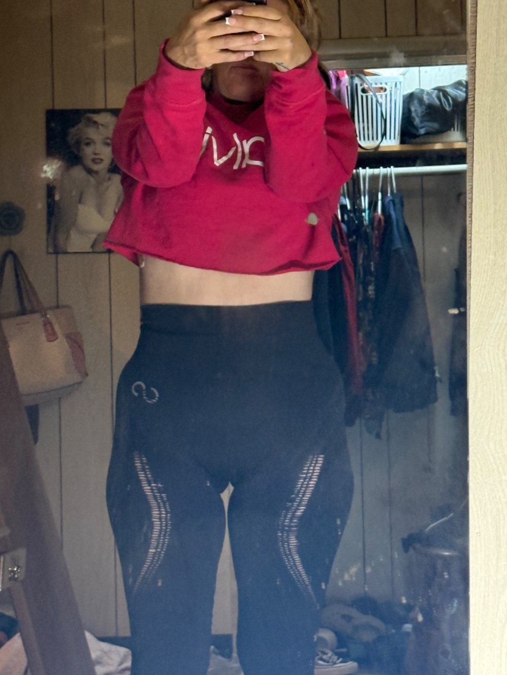 Meet your Posher, Lindsy - Picture 3 of 4